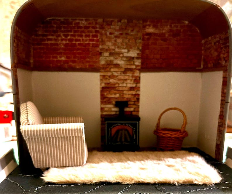 Cosy Lounge Fire with Double Bass Scene in a Suitcase with Maileg Mouse. — photo 3