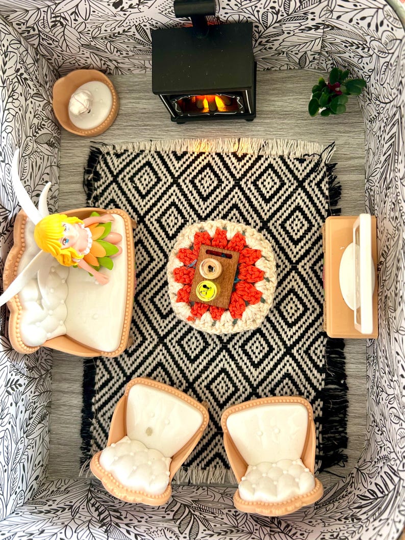 Cozy sitting room Scene in a Suitcase — photo 3