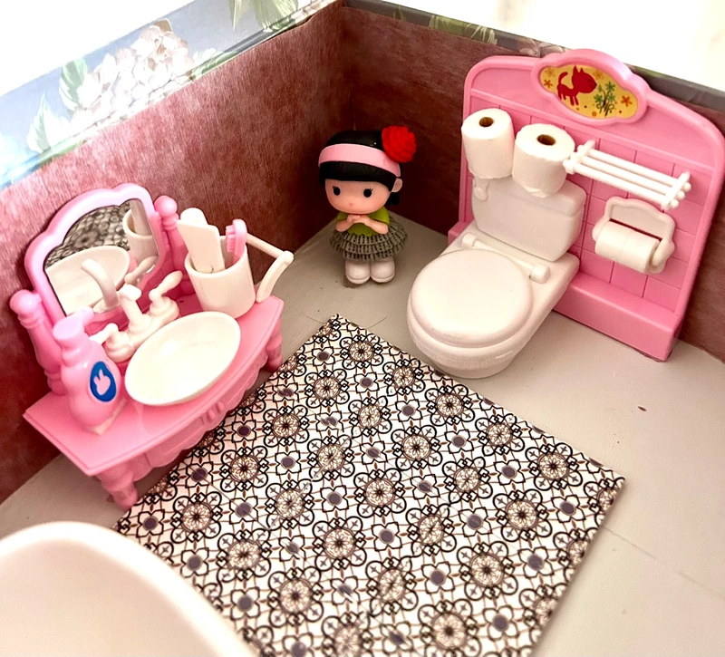Fairy traditional bathroom Scene in a Suitcase — photo 3