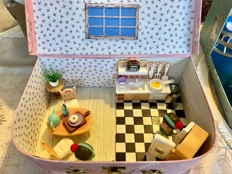 Kitchen Scene in a Suitcase — photo 7