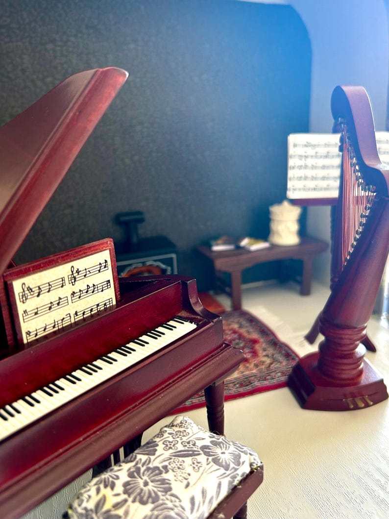 Music Room Diorama in Suitcase: Piano — photo 3