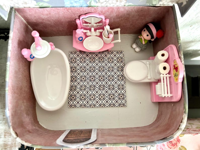 Traditional Bathroom Scene in a Suitcase or a Fairy or Little Lady — photo 3
